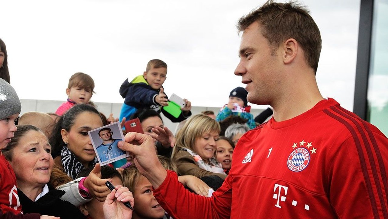 Neuer lächelt die Probleme weg