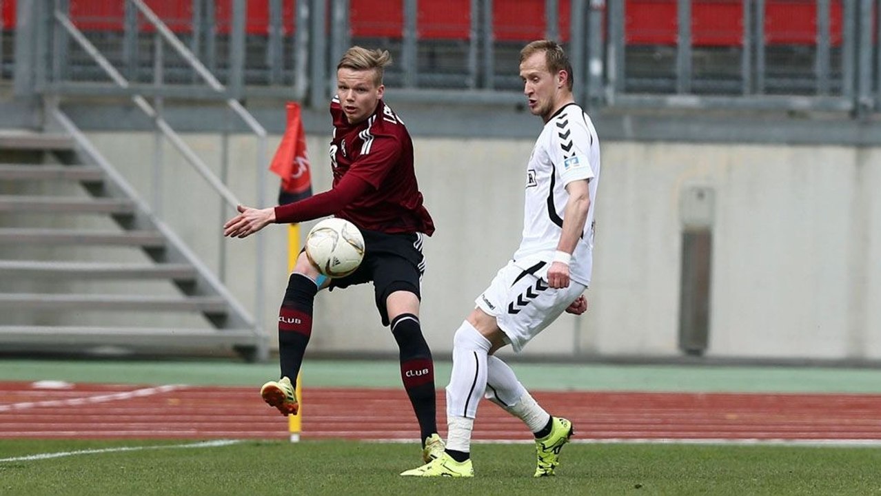 Hercher heizt den Titelkampf neu an