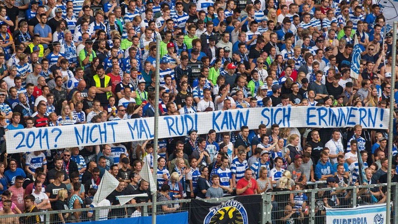Schalkes 5:0 - MSV-Fans beleidigen Assauer übel