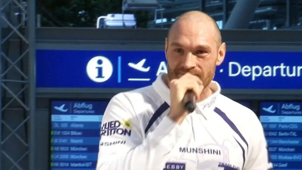 Tyson Fury bringt Klitschko ein Ständchen