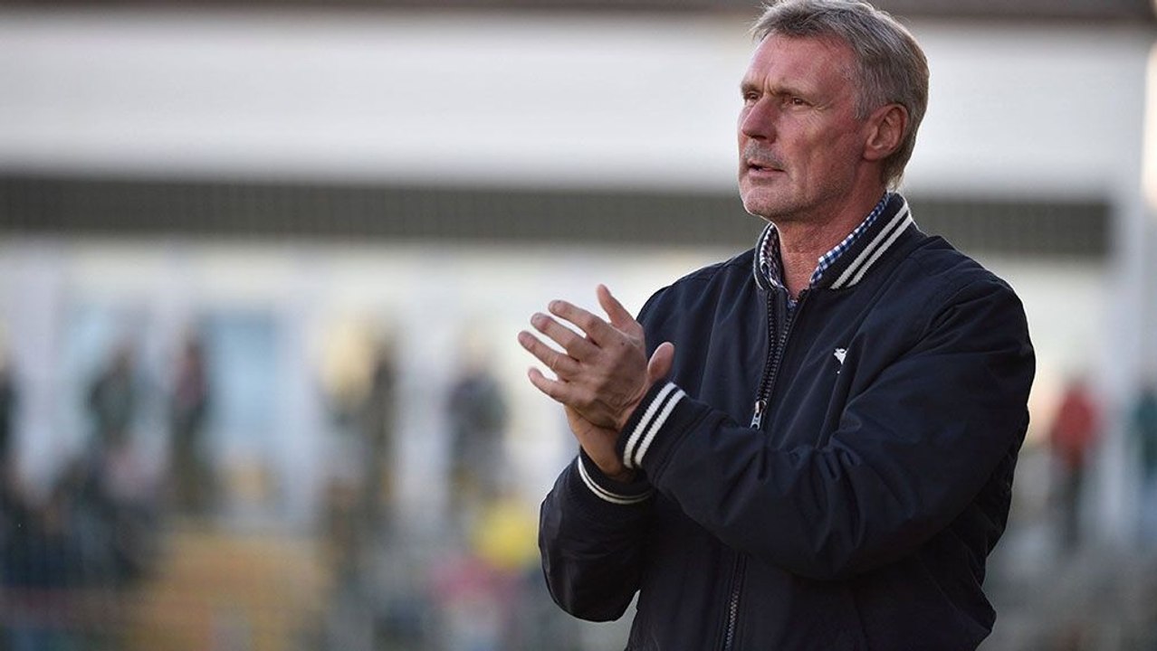 Der Jahn wird Herbstmeister und Rudi Bommers Premiere