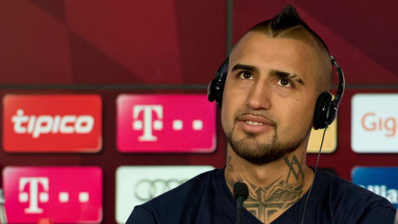 Bundesligastart mit Knäbel, Kameras und Kriegern