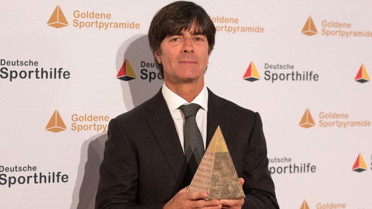 'Unser aller Aufgabe' - Löw engagiert sich für Flüchtlinge