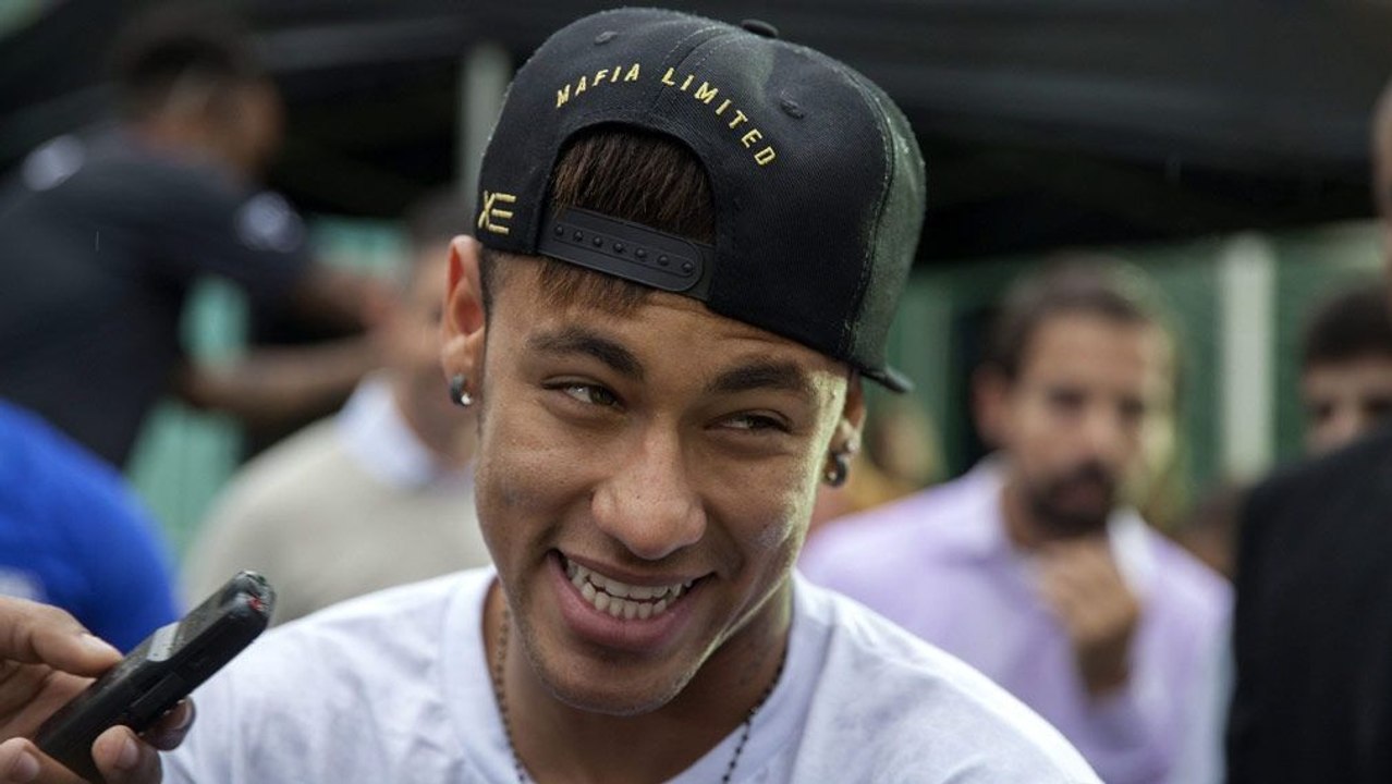 Neymar hilft gehbehinderten Kindern