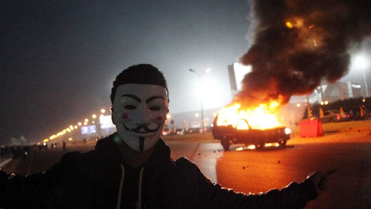 Massenpanik und Krawalle - Zahlreiche Tote bei Ausschreitungen in Kairo