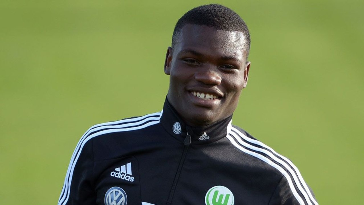 Klatschen statt Schweigen - Der VfL gedenkt Junior Malandas
