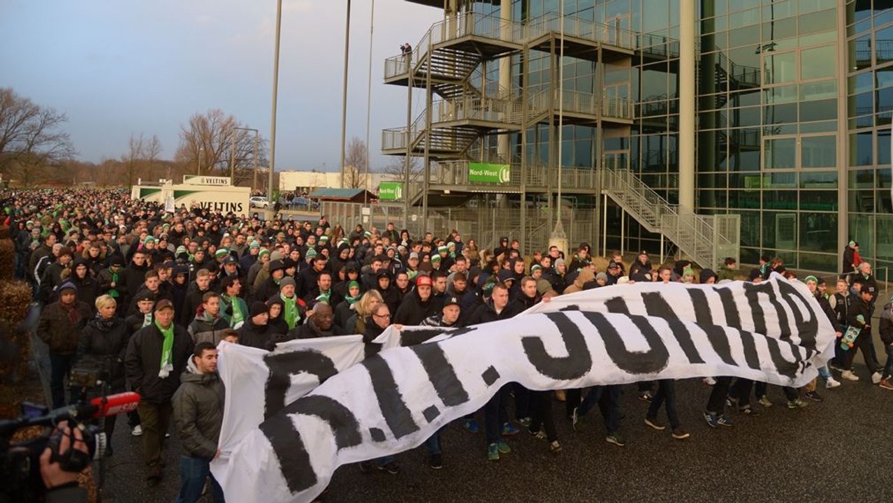 Tausende Fans beim Trauermarsch für Junior Malanda