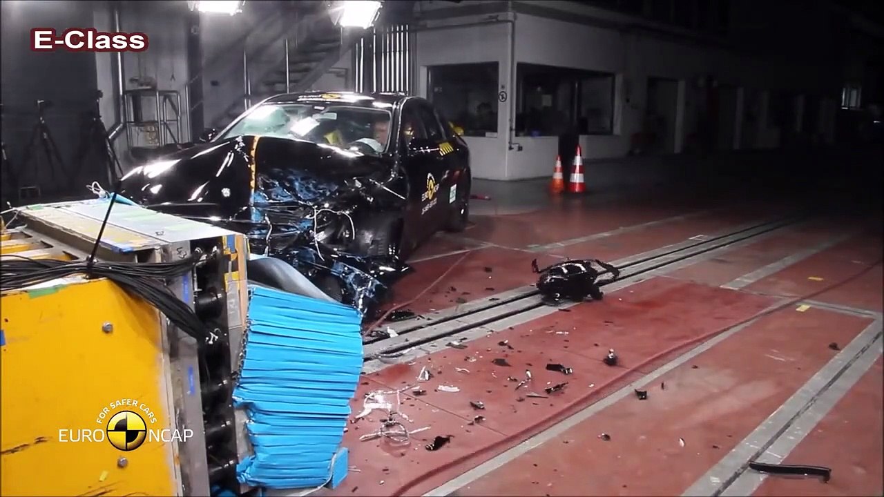 مقارنة بين مرسيدس و بي ام دبليو في الاصطدام