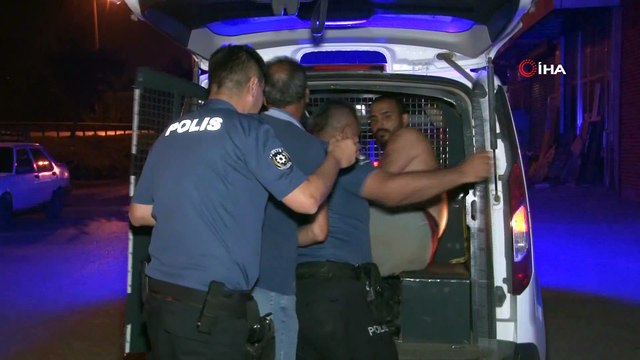 Polislerin alkollü şahısla imtihanı... Alkol alıp kendine zarar veren şahıs babasına küfür edip böyle saldırdı