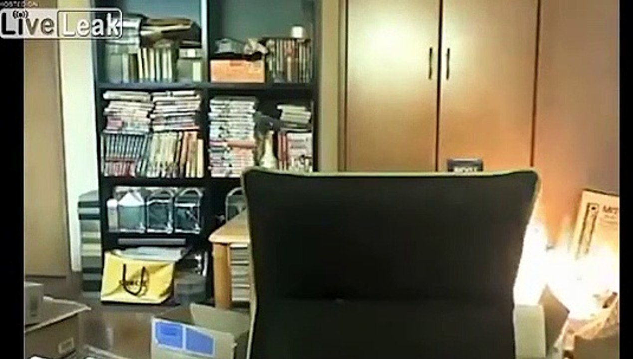 Göz göre göre evini yaktı
