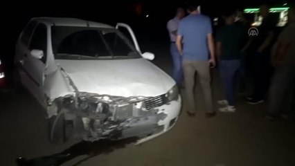 Otomobilin hafriyat kamyonuna çarpması sonucu 3 kişi yaralandı