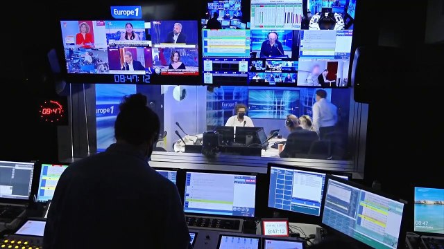 Charles Aznavour : Matthieu, nous nous reverrons un jour ou l'autre, à la radio ou à Pole emploi ! (Canteloup)