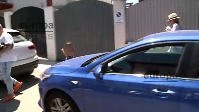 Kiko Rivera pone tierra de por medio y se marcha con su familia unos días