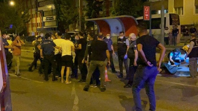 Alkollü sürücü polisi yaraladı, 2 kişiyi öldürdü