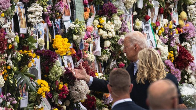 بايدن يزور فلوريدا عقب انهيار مبنى سكني ليواسي أهالي الضحايا