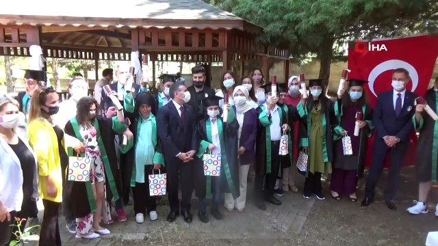 Özel öğrenciler, kep atma heyecanı renkli görüntülere sahne oldu