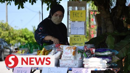 Teacher sets up food bank to help the needy in Indera Mahkota
