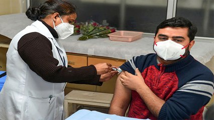 Coronavirus Vaccine के Young और Old People में हो रहे हैं अलग-अलग Side Effects | Boldsky