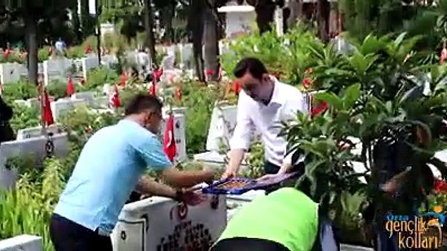 AK Partili gençler şehit yakınlarını yalnız bırakmadı