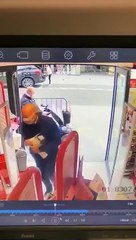 Cet homme devient un voleur sans le savoir !