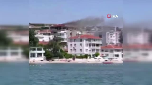 Son dakika haberi... Büyükçekmece Kumburgaz'da 5 katlı bir binanın çatısında bilinmeyen bir nedenle yangın çıktı. Olay yerine çok sayıda itfaiye sevk edildi.