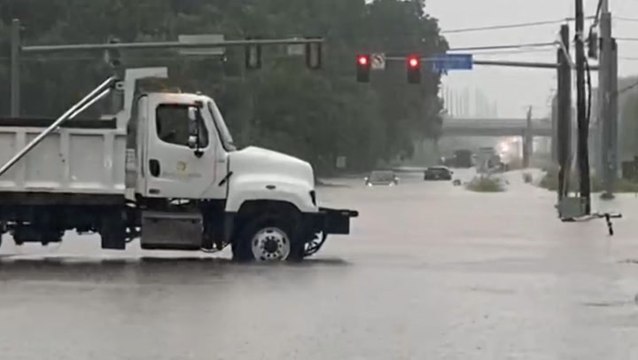 Flash flooding inundates roads in Oklahoma