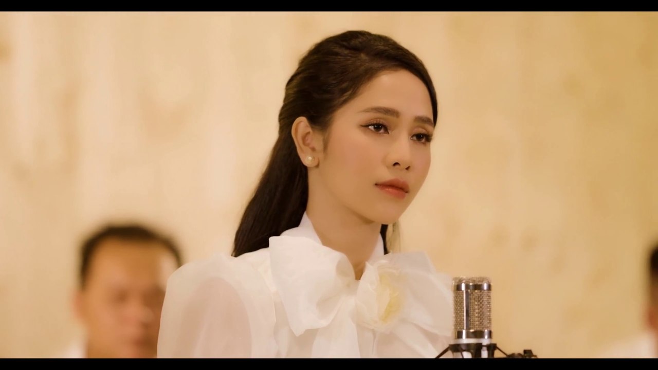 Những Đóm Mắt Hỏa Châu - Phương Ý