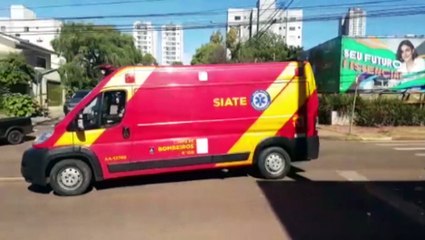 Video herunterladen: Motociclista fica ferido após colidir com carro, no cruzamento entre as Ruas Manaus e Castro Alves