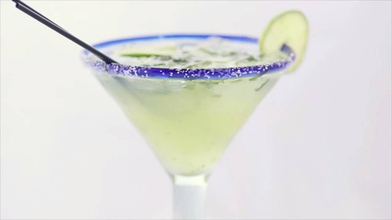 How to Make a Pitcher of Margaritas That Stays Fresh