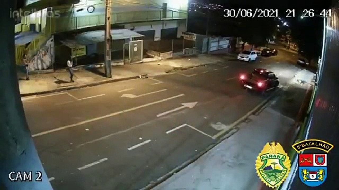 Câmera de segurança flagra assassinato de transexual