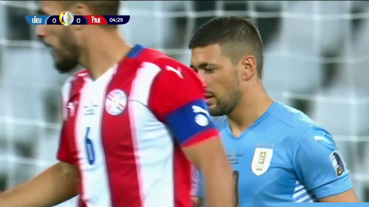Cavani converts a spot kick as Uruguay beat Paraguay 1-0
