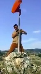 Mehmetçik PKK'lı teröriste böyle bayrak astırdı!