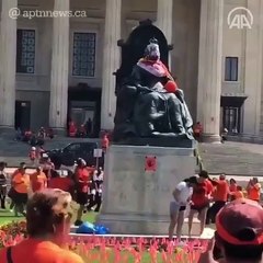 Kanada'da büyük öfke; heykeller yıkıldı, kiliseler yakıldı!