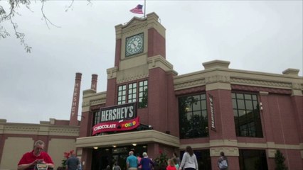 You Can Fill a Giant, One-Pound Reese's Peanut Butter Cup With Whatever You Want