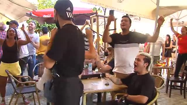 La afición celebra por todo lo alto el pase a semifinales de la Euro de la selección