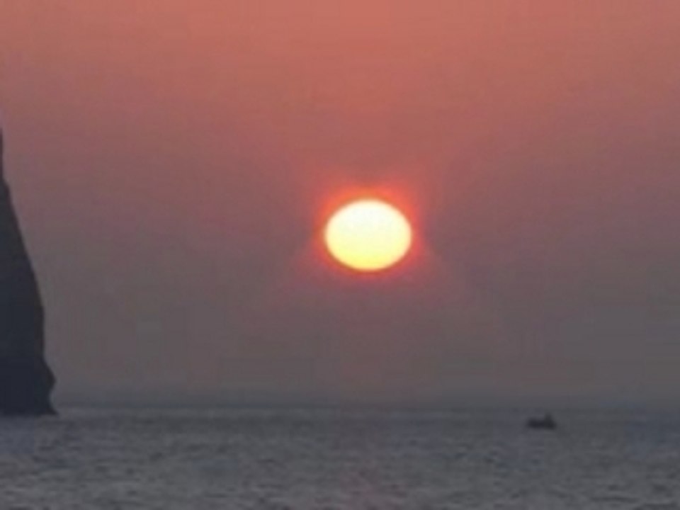 Coucher de soleil sur les falaises d'Etretat.