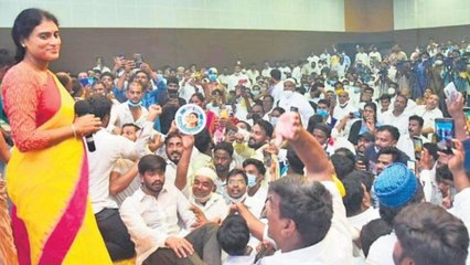 Sharmila launched party web portals under the name Team YSSR | Oneindia Telugu