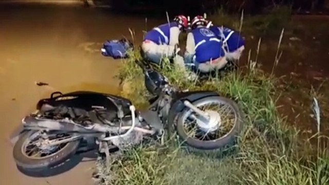 Dois motociclistas ficam feridos em acidente no cruzamento da Rua Maxakalis com a Rua Bororós no Bairro Santa Cruz