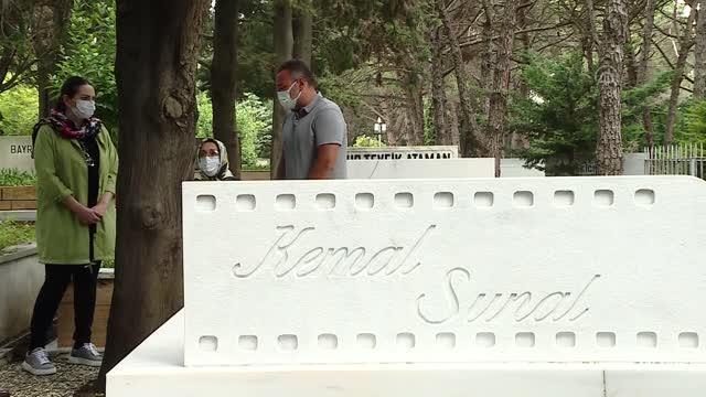 Türk sinemasının unutulmaz ismi Kemal Sunal Zincirlikuyu'daki kabri başında anıldı