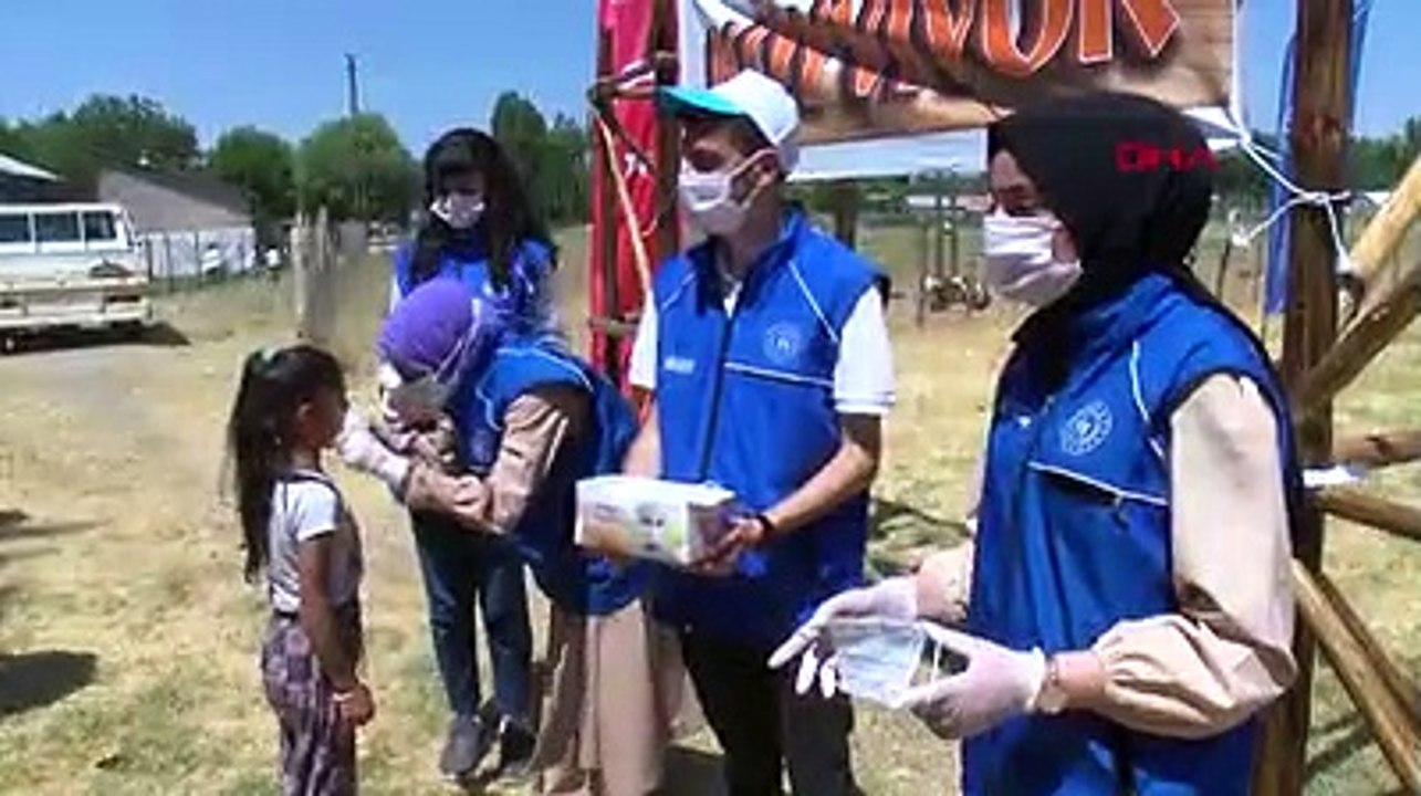 Çocuklar, 'Köyvivor' parkurunda yarıştı