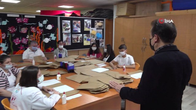 Tuzla’nın özel çocukları, naylon poşet yerine kese kağıdı üretiyor