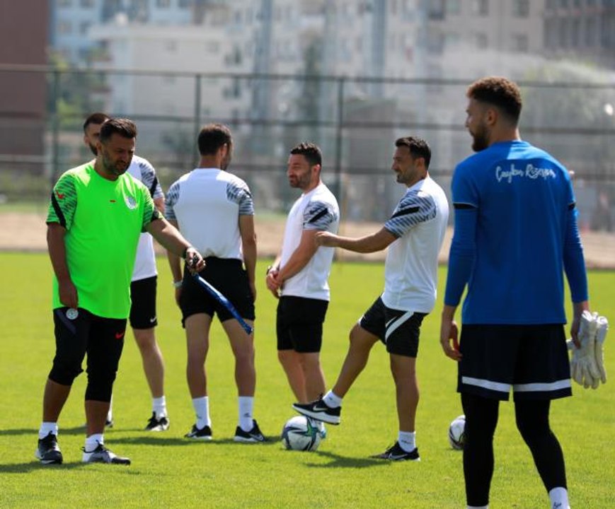 Son dakika... Çaykur Rizespor Teknik Direktörü Bülent Uygun: "Transferde acele etmiyoruz"