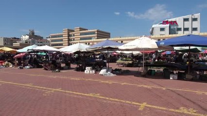 PAZARYERİNE GELENLER ÖNCE AŞI OLDU, SONRA ALIŞVERİŞ YAPTI