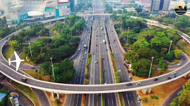 What for using Yellow line on the Train? | ট্রেনে হলুদ রঙের লাইন গুলো দেওয়ার কারন কি? | AchenaChokH.