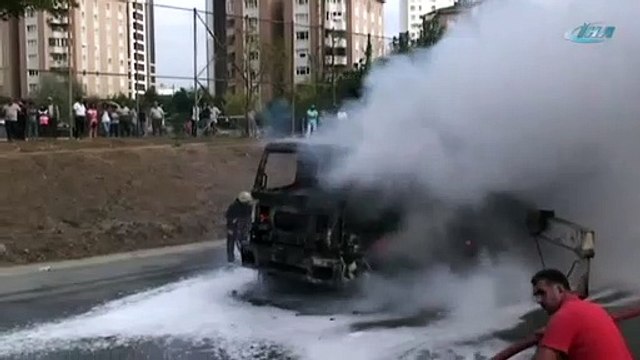 İstanbul trafiğinde alev alev yandı