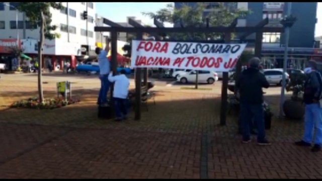 Seguindo agenda nacional, ato contra o governo Bolsonaro é realizado em Cascavel
