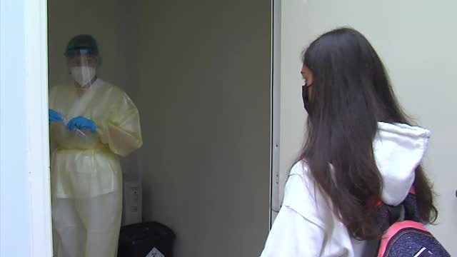 Se intensifican los cribados a jóvenes tras el aumento de casos