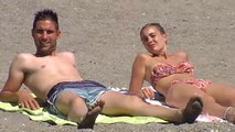 Las altas temperaturas y el inicio de las vacaciones llenan las playas de Málaga