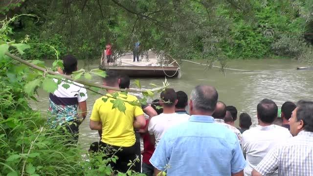 Sakarya Nehri'ne girdikten sonra gözden kaybolan genç için arama çalışması