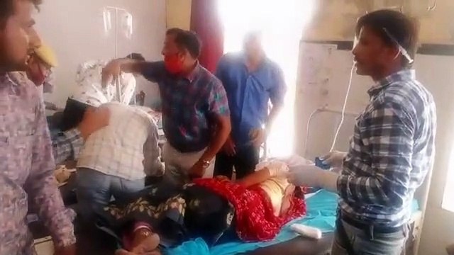 ओवरटेक करते बस पलटी, आठ जने घायल, दो रैफर